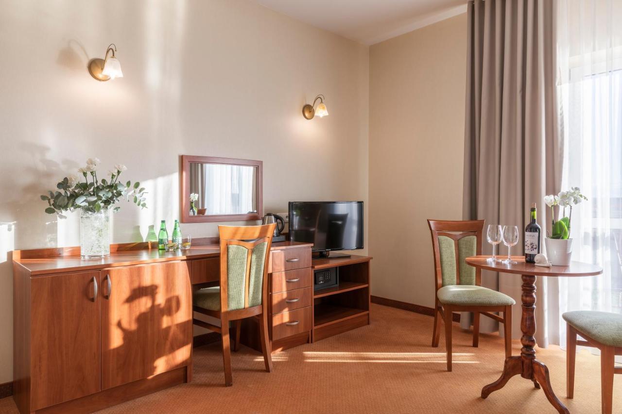 דומבקי Bursztyn - Bernstein Spa & Wellness מראה חיצוני תמונה